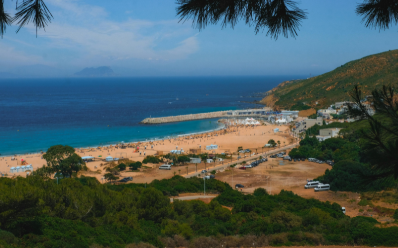 Vista de la playa en Tánger